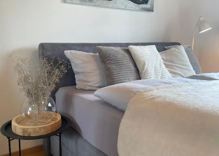 Crown Living Design Apartment - 2 Schlafzimmer - Kueche - Gratis Parkplatz - Abstellraum Fuer Fahrraeder/Ski