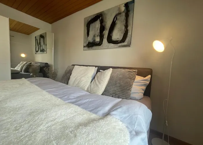 Crown Living Design Apartment - 2 Schlafzimmer - Kueche - Gratis Parkplatz - Abstellraum Fuer Fahrraeder/Ski