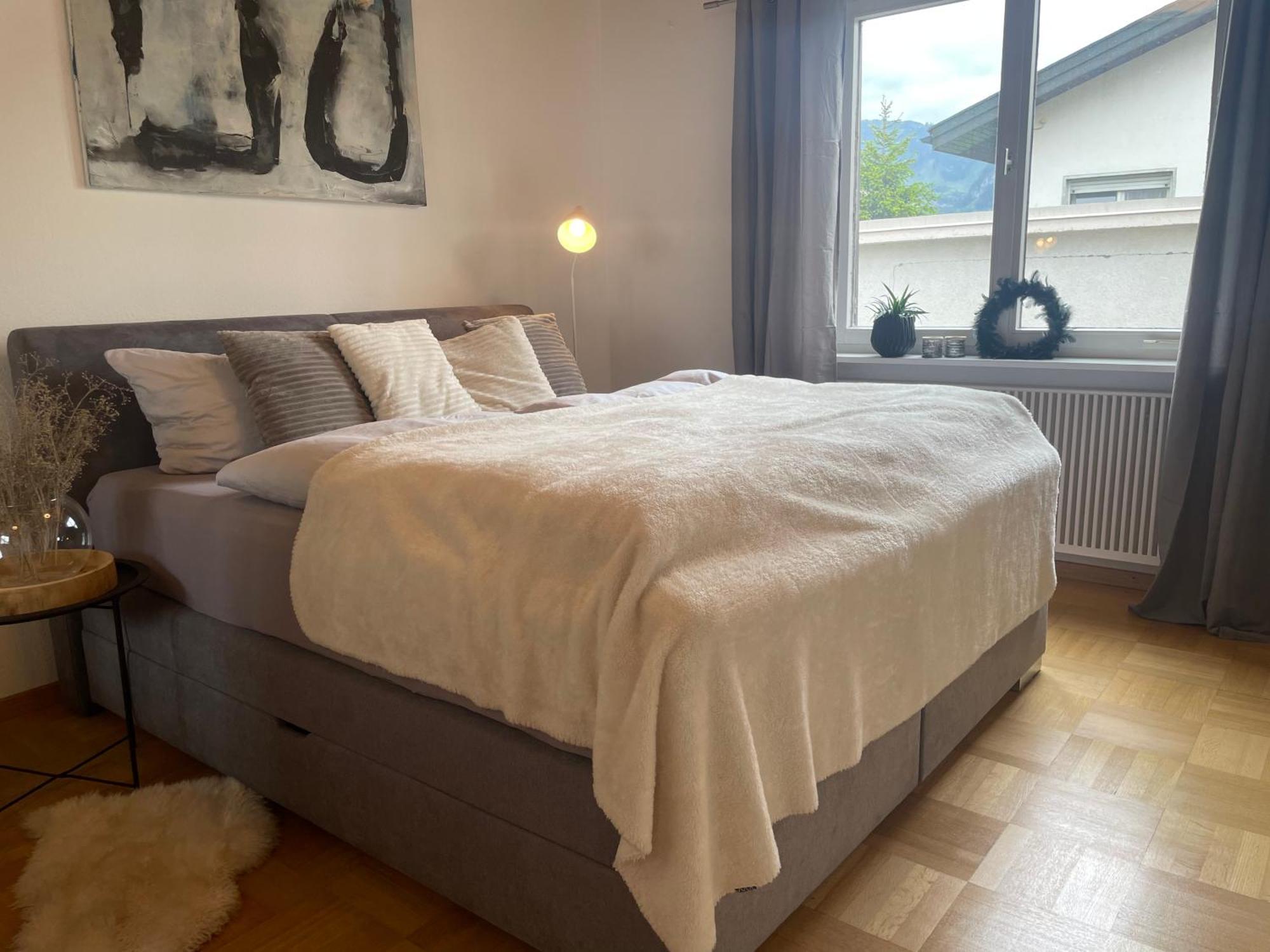 Crown Living Design - 2 Schlafzimmer - Kueche - Gratis Parkplatz - Abstellraum Fuer Fahrraeder/ski Mader