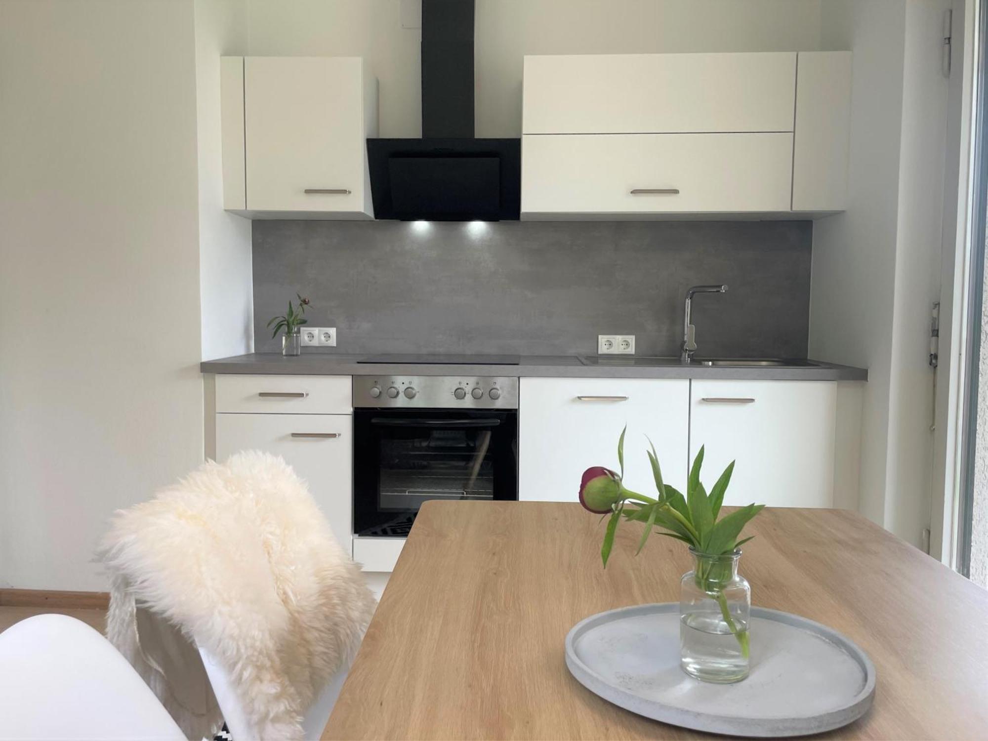Crown Living Design - 2 Schlafzimmer - Kueche - Gratis Parkplatz - Abstellraum Fuer Fahrraeder/ski Mader