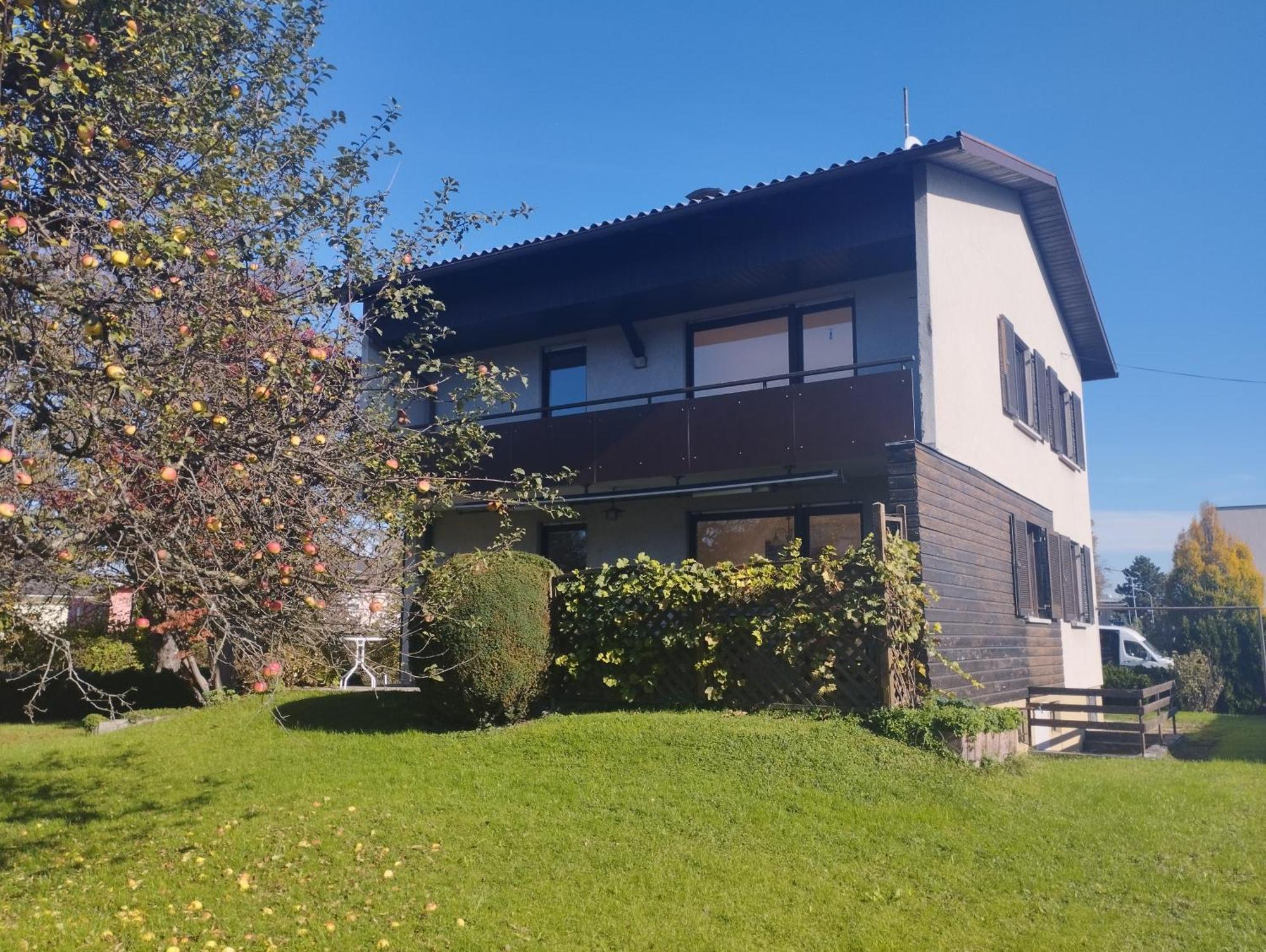 Apartment Crown Living Design - 2 Schlafzimmer - Kueche - Gratis Parkplatz - Abstellraum Fuer Fahrraeder/ski
